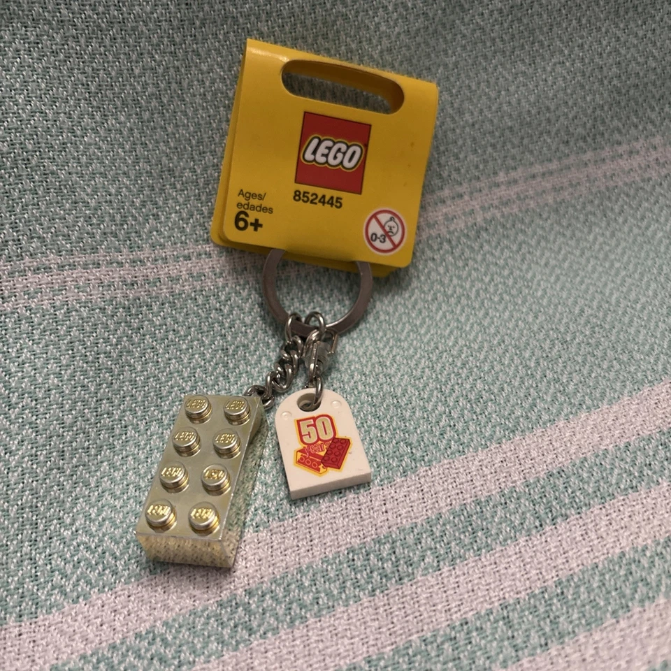 NUEVO Llavero Lego 50 Aniversario Ladrillo Dorado - 2008 (852445) Foto 1 de 1