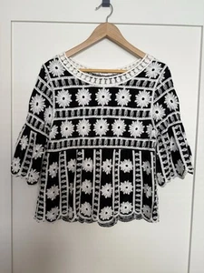 Top Kindred Mujer Talla M Negro Blanco Bordado Crochet Manga Campana Floral Boho - Imagen 1 de 9