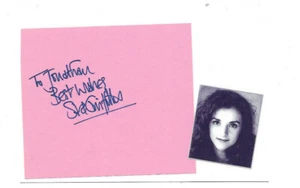 Dr Doctor Who - Sara Griffiths +1 signierte 6" x 4" weiße Karte - Delta & Bannermen - Bild 1 von 2