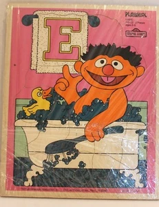 ERNIE IN BUBBLE BATH / 1979 PLAYSKOOL SESAME STREET WOODEN PUZZLE ages 2-5 - Picture 1 of 4