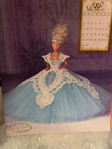 1997 Miss March Royal Ballgowns, Annie Potter Crochet Doll Clothing Pattern - Bild 1 von 1