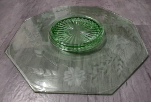 Vintage Green Depression Glass Etched Floral Design Octagon Plate 10.5" - Picture 1 of 5