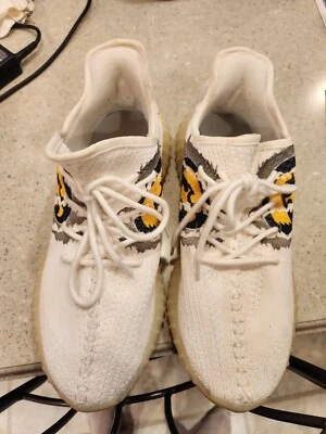 Iowa Hawkeyes Shoes Men's Cloth Material Size 9. - Image 1 of 2