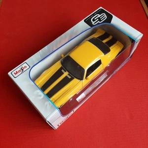 Maisto : 1971 Chevrolet Camaro Yellow 1/18 Diecast Model Car - Picture 1 of 7