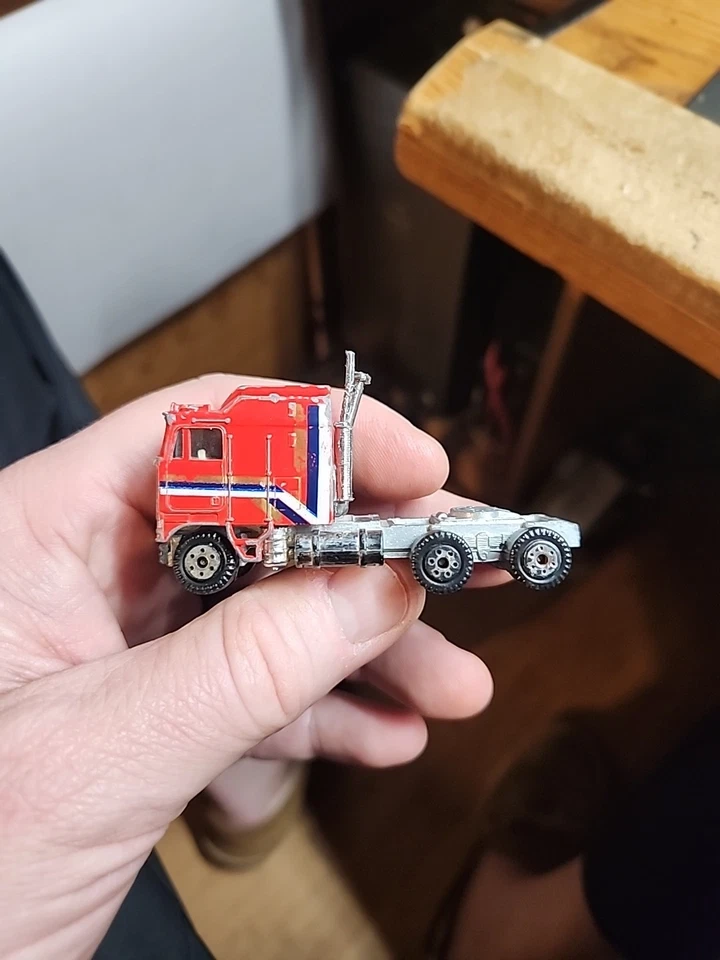 Yatming Kenworth 100 COE Areodyne 108 #1404 Universal Studios Diecast Semi Truck - Image 1 of 4