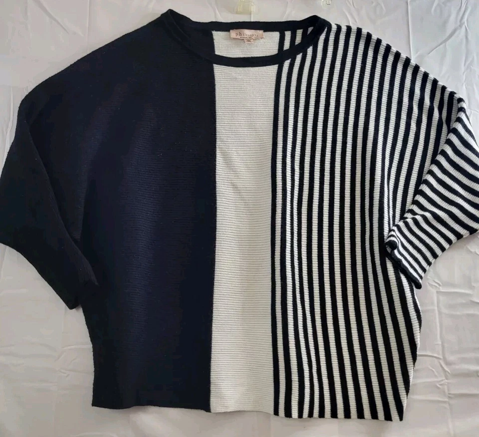 Suéter Philosophy Mujer Talla 2X Negro Blanco Rayas Bloques de Color Manga Ala de Murciélago Foto 1 de 4