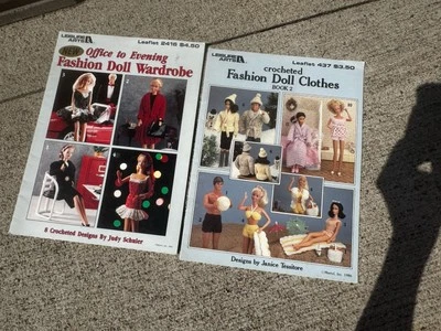 2 folletos de ropa de muñeca de moda ganchillo artes de ocio ~ 1986 y 1993 Foto 1 de 4
