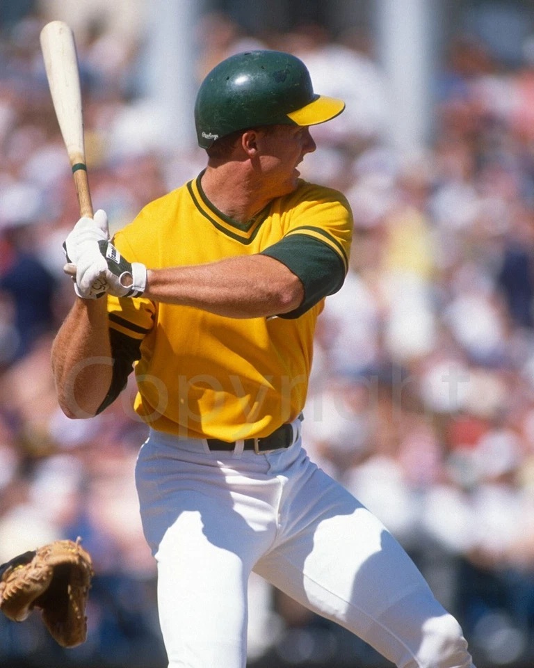 Foto sin firmar de Mark McGwire, Oakland A's color 8x10.  (BK13-1) Foto 1 de 1