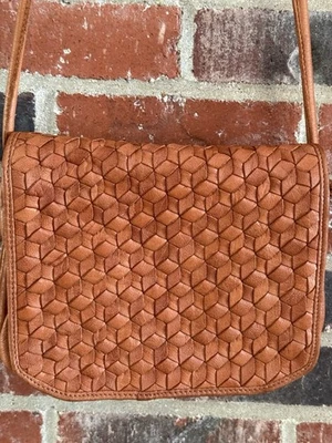 Bolso Bandolera DAY & MOOD Anthropologie Tejido Trenzado Cuero Suave Cartera Marrón  Foto 1 de 4