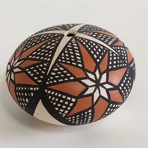 Small Native American Acoma, NM Seed Pot Geometric Pattern Artist Signed 2" EUC - Picture 1 of 8