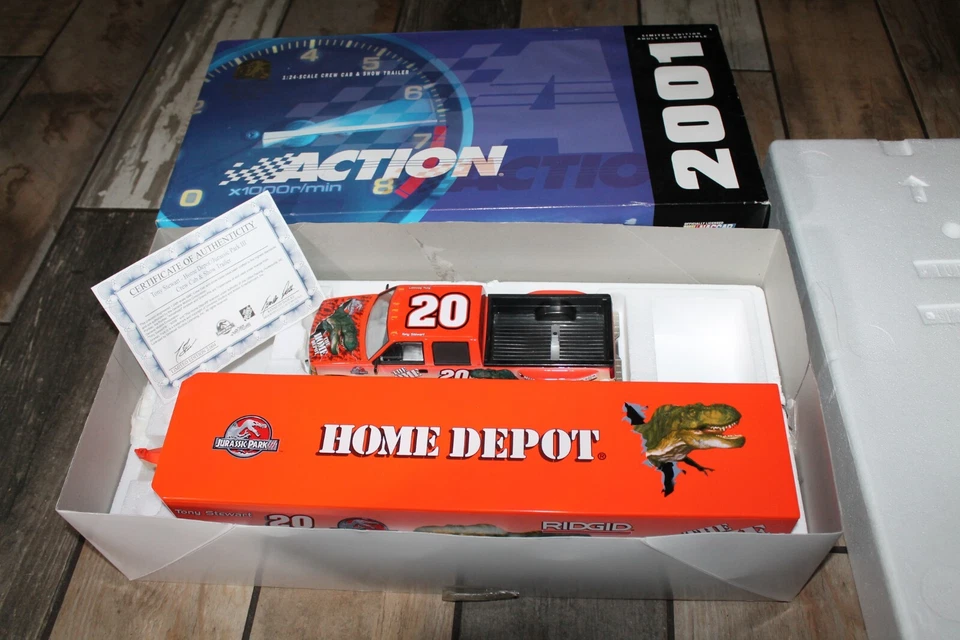 Remolque de exhibición Action Tony Stewart #20 Home Depot Jurassic Park III 2001 doble cabina  Foto 1 de 4