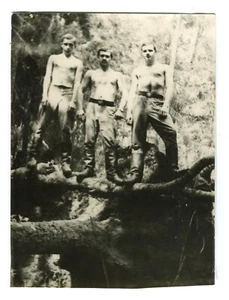 Abstrakt hemdlos hübsche junge Männer Ausbuchtung Strand Beefcake seltsam schwul Vintage Foto - Bild 1 von 2