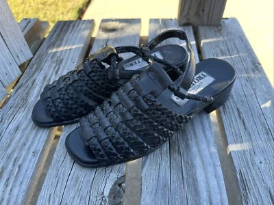 Sandalias Trotters para mujer 6 1/2 trenzadas de cuero negro punta abierta cerradas con correas Foto 1 de 4
