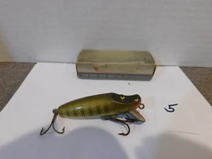 De colección The Paw Paw Bait Co. Señuelo de pesca con caja - Imagen 1 de 5