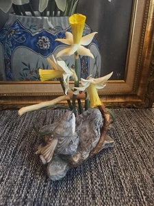 BOHEM PORCELAIN VTG RARE LIMITED BUSHTIT FEMALE WILD DAFFODILLS #90 SIGNED - Picture 1 of 24