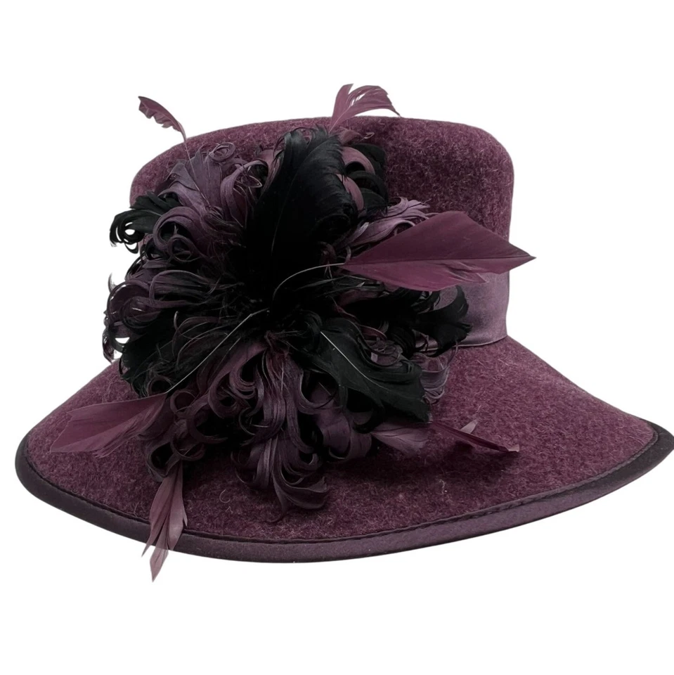 Sombrero de lana vintage Plaza Suite para mujer púrpura ala ancha plumas banda satinada retro Foto 1 de 4