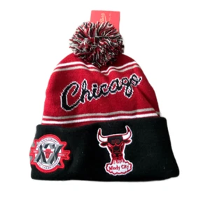 Nuevo Con Etiquetas Chicago Bulls Mitchell & Ness Throwback Pom Tejido Gorro Sombrero - Imagen 1 de 2