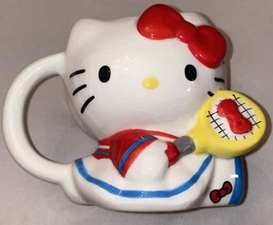 Weltmarkt Sanrio Hello Kitty Tennisspieler 16 Unzen geformte Keramik Kaffeebecher - Bild 1 von 4