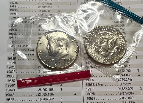 1979 P & D Kennedy Half Dollar In US Mint Cello 2 Coin Set Lot Cover