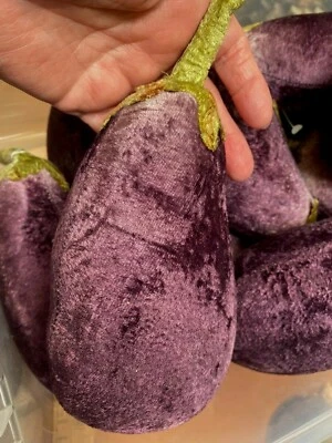 Alfiletero vintage terciopelo vegetal berenjena 9" tallo verde hecho en auburgina EE. UU. 1 pieza Foto 1 de 3