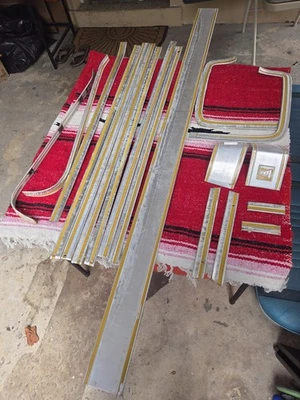 1973 - 1980 CHEVY GMC PICK UP TRUCK C10 CHEYENNE K10 BELT SIDE REAR CAB TRIM Foto 1 de 4