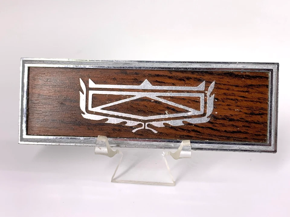 Ford LTD Ranchero 1977-1979 PN D70B-65208A04-BA emblema panel puerta interior Foto 1 de 4