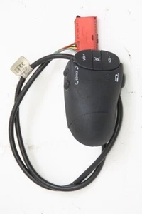 Interruptor mando radio renault clio 2 8200100608g 03-2001 - Imagen 1 de 3