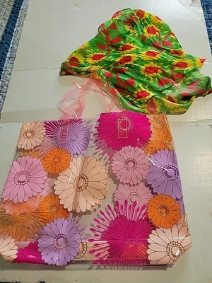  Clinique Floral  Scarf And Vinyl tote Bag Beauty In Bloom  - Image 1 of 4