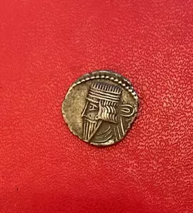 ROYAUME PARTHE, Vologese III, Drachme en argent à découvrir. TTB/SUP - Foto 1 di 2