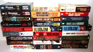 25 books by or series created by Robert Ludlum Bourne Covert-One - Foto 1 di 7