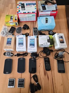 Konvolut 7 alte Handys 6x Samsung + 1x Motorola + Zubehör mit OVP ungeprüft - Bild 1 von 6
