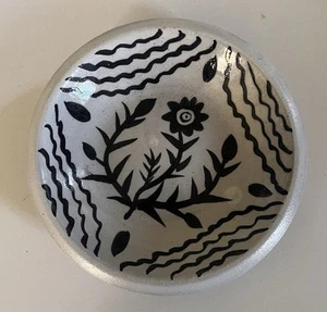 Madam Stoltz Wall Plate - Picture 1 of 2