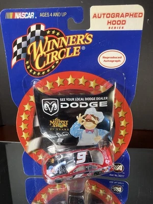 Bill Elliott #9 Dodge Dealers Muppet Show 25 años 2002 Dodge Intrepid Hood Seri Foto 1 de 3