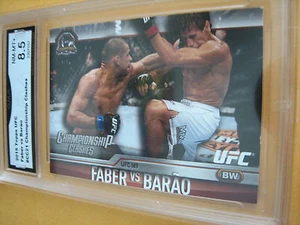 URIAH FABER VS RENAN BARAO 2015 TOPPS UFC CHAMPIONSHIP CLASHES GRADED 8.5 - Bild 1 von 1