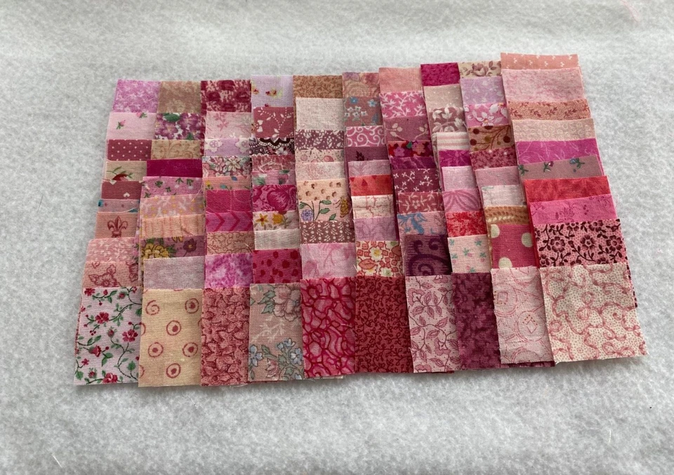 100 DIFERENTES CUADRADOS DE EDREDÓN DE TELA CALICÓ ROSA DE 1 1/2 PULGADAS - MUCHOS VINTAGE Foto 1 de 1