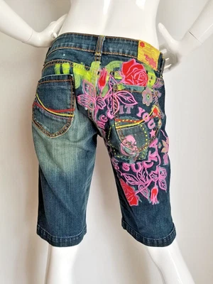 Pantalón Corto AZZURE Denim Tiro Bajo FOXY BUT MORTALL Bordado Estampado Para Mujer TALLA 30 Foto 1 de 4