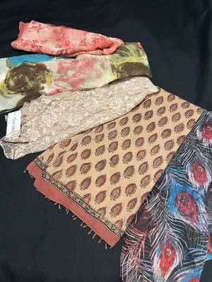 Lote de 5 Bufandas Rectangulares ~ Colores Impresiones Surtidas ~ Nuevo Encaje Cuentas De Colección-Ahora Foto 1 de 4