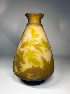 A HUGE ORIGINAL UMBELLIFERAE CAMEO VASE BY EMILE GALLE - Picture 1 of 13