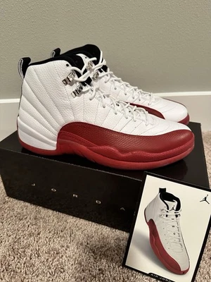 2009 Nuevo Talla 9.5 - Nike Air Jordan 12 Retro Cherry 130690-110 Nuevo Con Defectos Foto 1 de 4