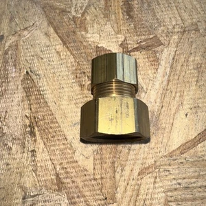 5/8" OD x 3/4" Female NPT Connector (Lead-Free) Brass Compression Fitting - Picture 1 of 6