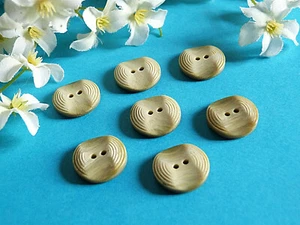 1326B Stunning Buttons " Olive " Light Green And Dark Lot 7 Buttons Ép. 1970 - Picture 1 of 4