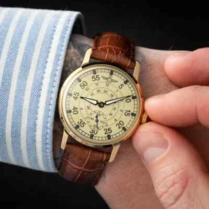 Reloj mecánico soviético vintage militar Pobeda - aviación años 80, marrón vintage - Imagen 1 de 6