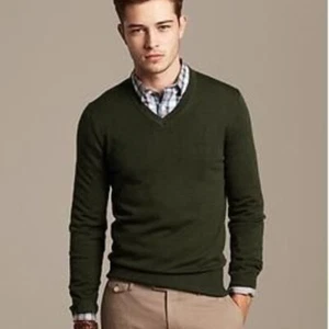 NEU Banana Republic Herren 100 % Merinowolle V-Ausschnitt Streifen Pullover pflegeleicht S L Neu mit Etikett - Bild 1 von 6