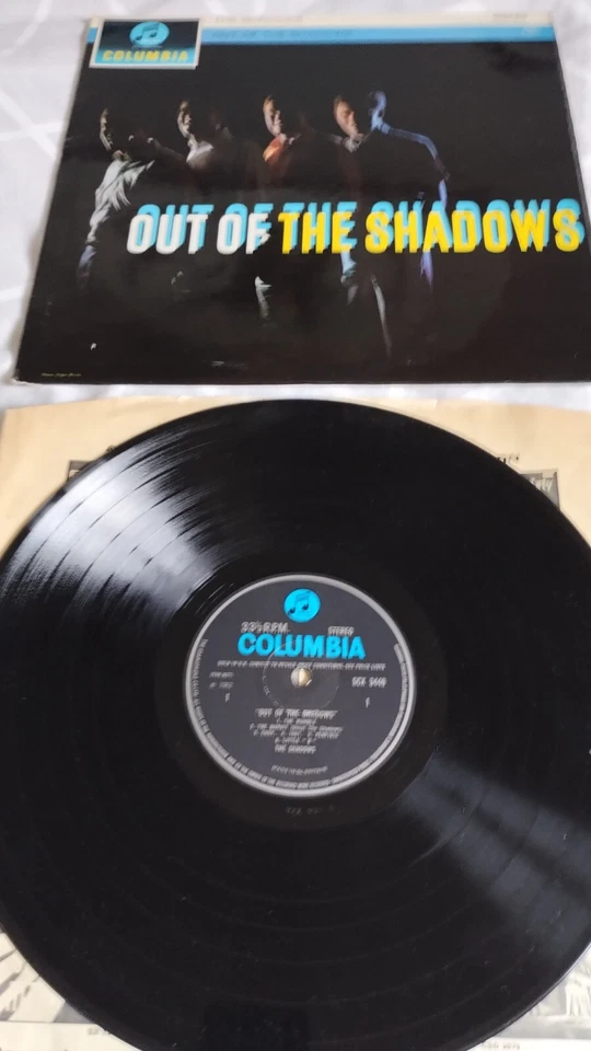 THE SHADOWS - OUT OF THE SHADOWS - BLACK AND BLUE LABEL - STEREO - SCX 2449 - NM - Image 1 of 4