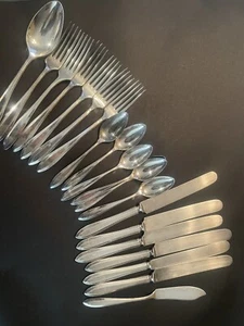 Wm. Rogers Silverplate Lufberry  1915 Mix Lot Forks, knives Spoons - Picture 1 of 3