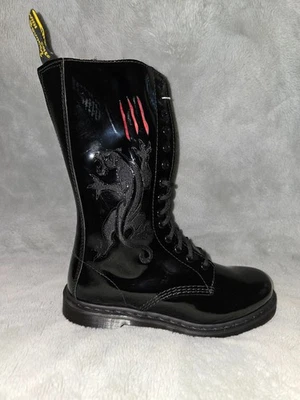 Raras Botas Dr. Martens Panther Negras Patente Húmeda Marcas Garra Roja Talla 9 EE. UU. Nuevas  Foto 1 de 4