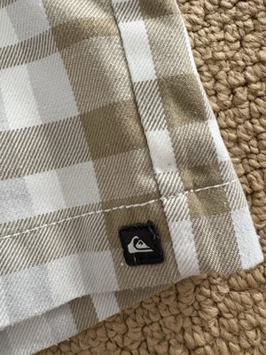 Pantalones cortos de algodón Billabong para niños - cintura ajustable - cuadros blancos y tostados, talla 4T Foto 1 de 4