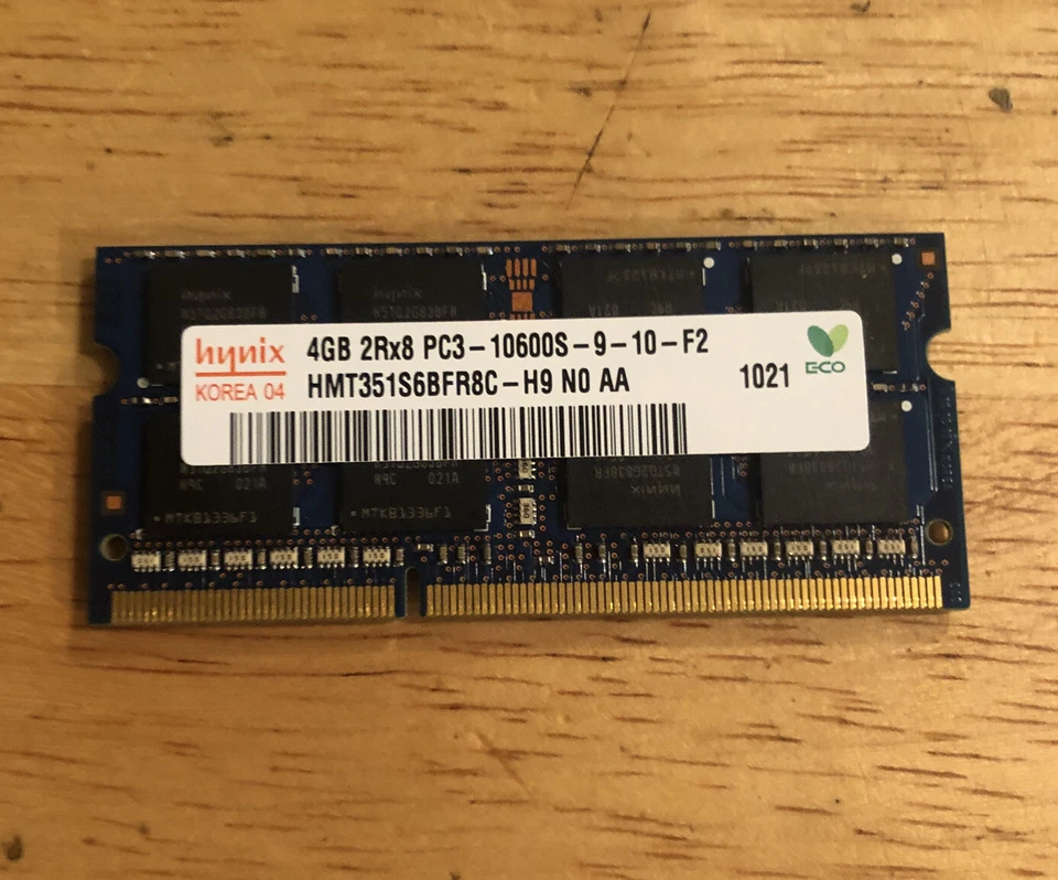 4 GB PC3-10600s DDR3-1333 MHz 2Rx8 non ECC Hynix HMT351S6BFR8C-H9 - Immagine 1 di 1