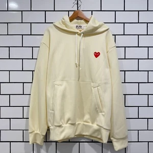 COMME DES GARCONS CDG PLAY JERSEY SUDADERA CON CAPUCHA MARFIL TIENDA EXHIBICIÓN MANCHAS MENORES XXL - Imagen 1 de 8