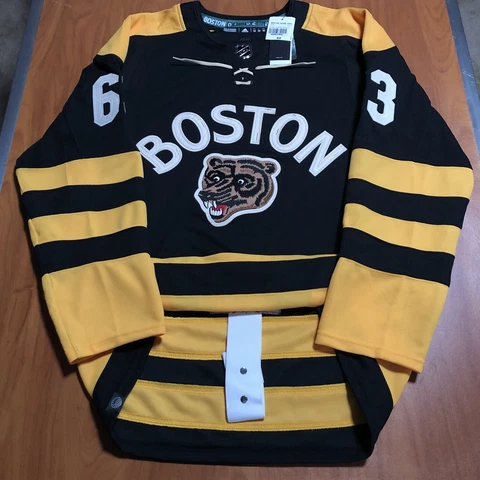 Adidas Brad Marchand Boston Bruins 2023 NHL Winter Classic Jersey Black 52 Cover